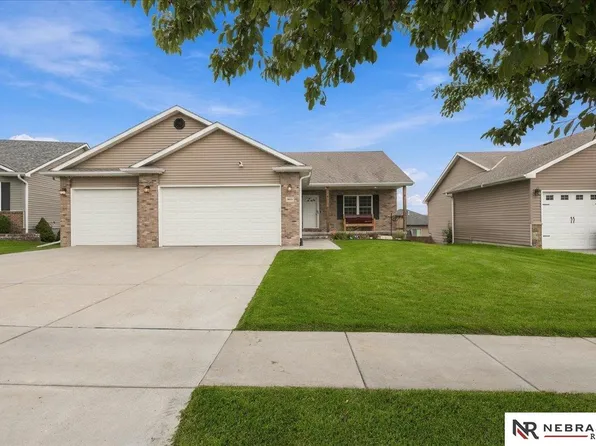 9629 Yellow Pine Rd, Lincoln, NE 68505