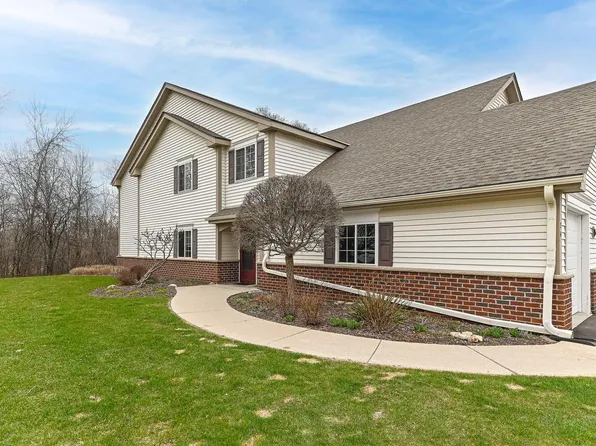572 Pewaukee ROAD #E, Pewaukee, WI 53072
