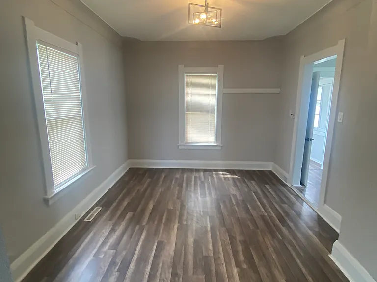1049 King St — Photo 8