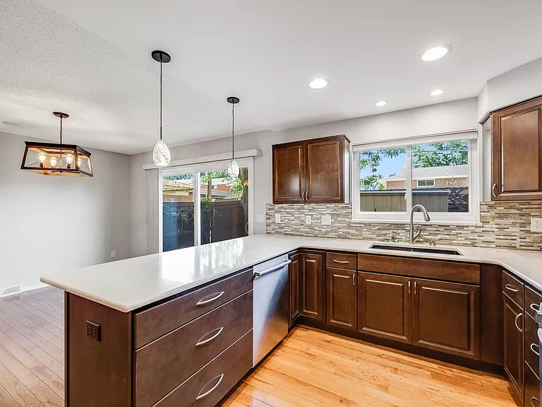 9026 E Mansfield Ave — Photo 5