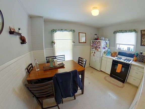 3rd image of 728 Poyntz Ave APT 3