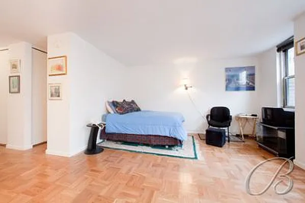Sold by Bellmarc Realty | media 3