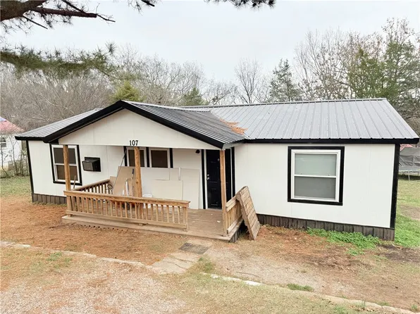 107 Dotson St, Huntsville, AR 72740