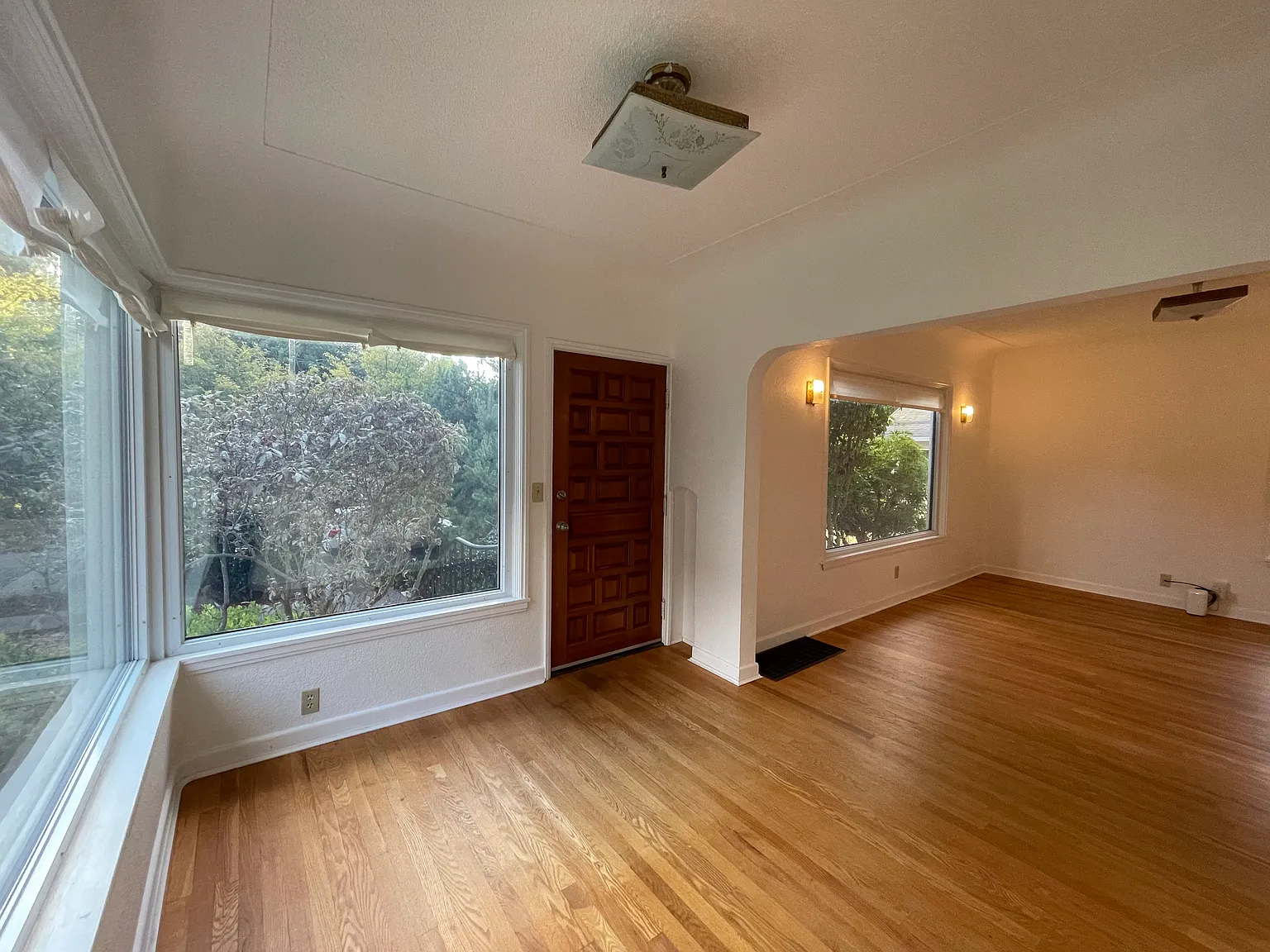 4 bed, 2.5 bath, 1966 sqft, $2,850 — Photo 3