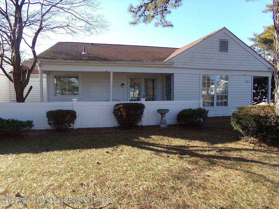 1st image of 525C Sheffield Dr
