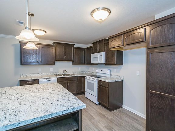 5th image of 1405 Riviera Dr #23202