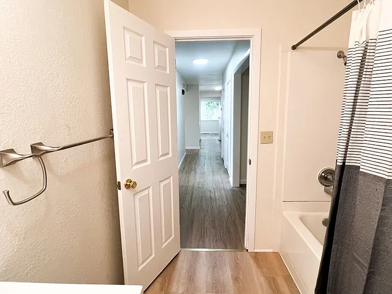 4195 Bristol Ct — Photo 21