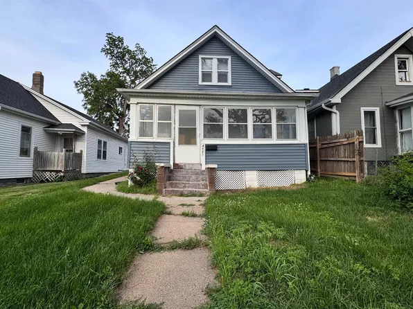 4121 S 28th St, Omaha, NE 68107