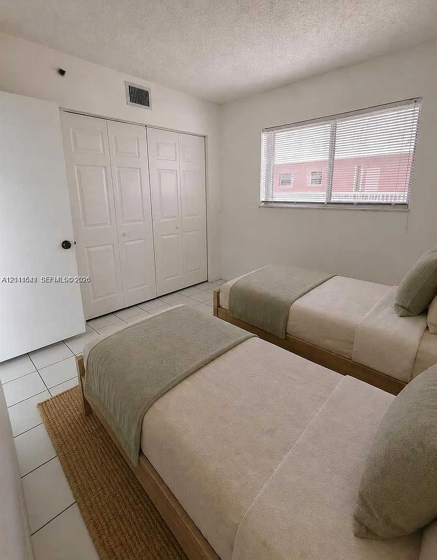 Poinciana At Miami Condo — Photo 4