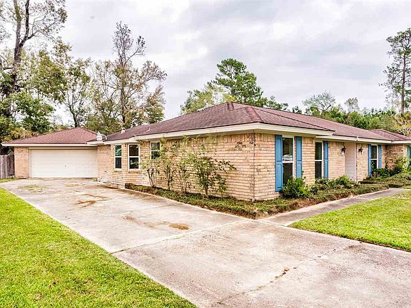 3rd image of 26 Enchanted Oaks St