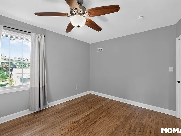 442 Westshire Dr — Photo 14
