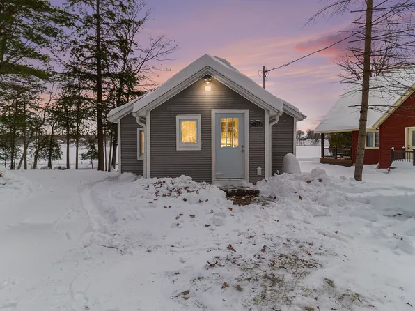 1814 W Hansen Rd, Scottville, MI 49454