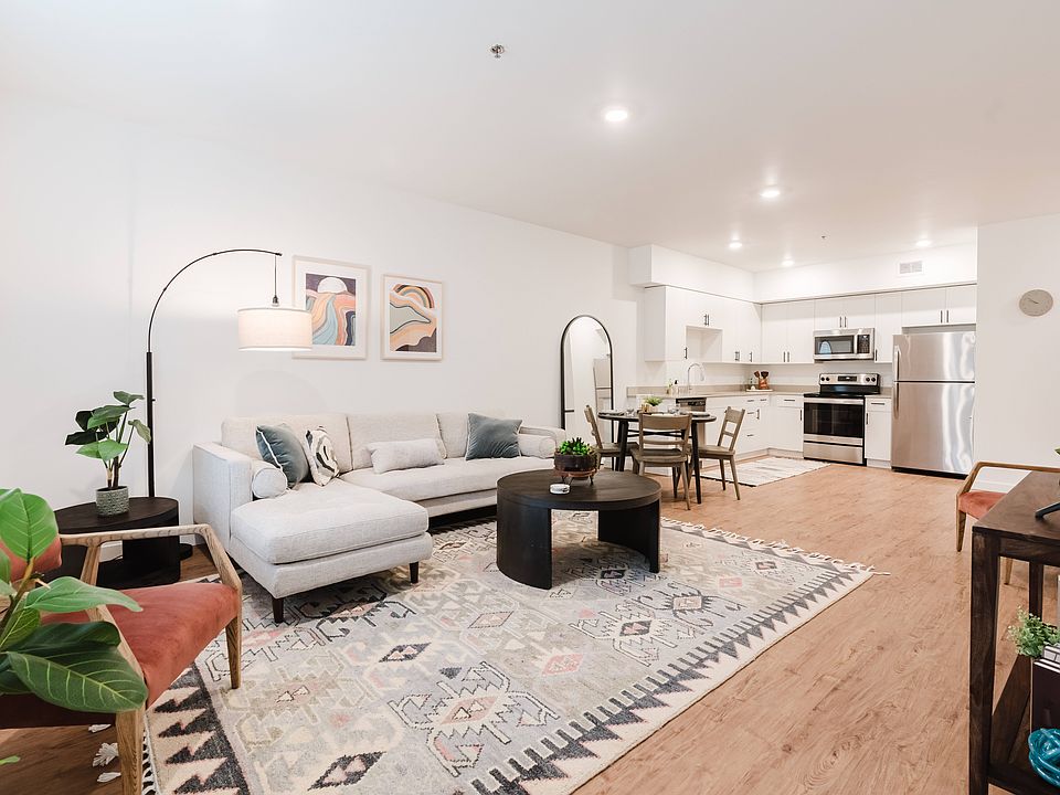 Living Room | 3-Bedroom
