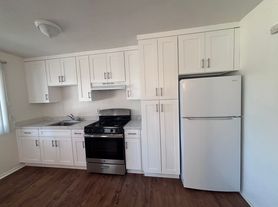 176 Palm Avenue, 180 E