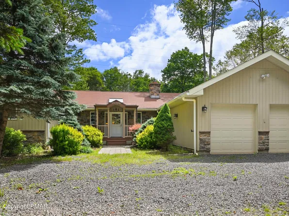 2378 Hillcrest Dr, Pocono Pines, PA 18350