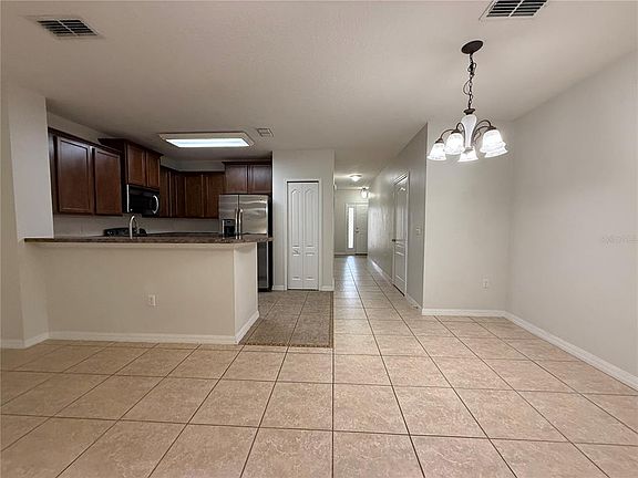 3rd image of 1819 Covent Garden Ln