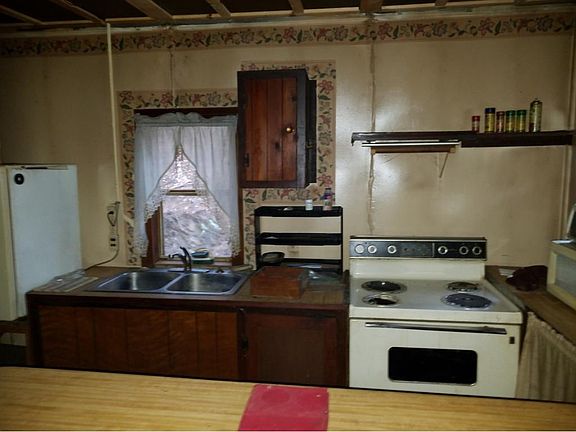 5th image of 221 Culberson Ln