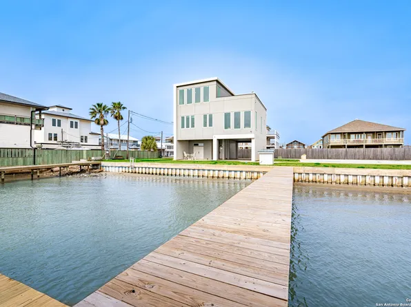 1111 Water St, Port O'Connor, TX 77982