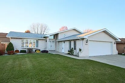 19254 Maple St photo 1