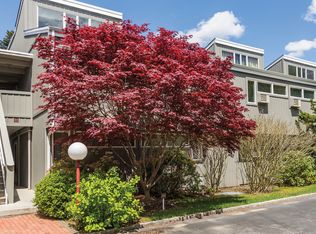 514 Pantigo Rd APT 24, East Hampton, NY 11937