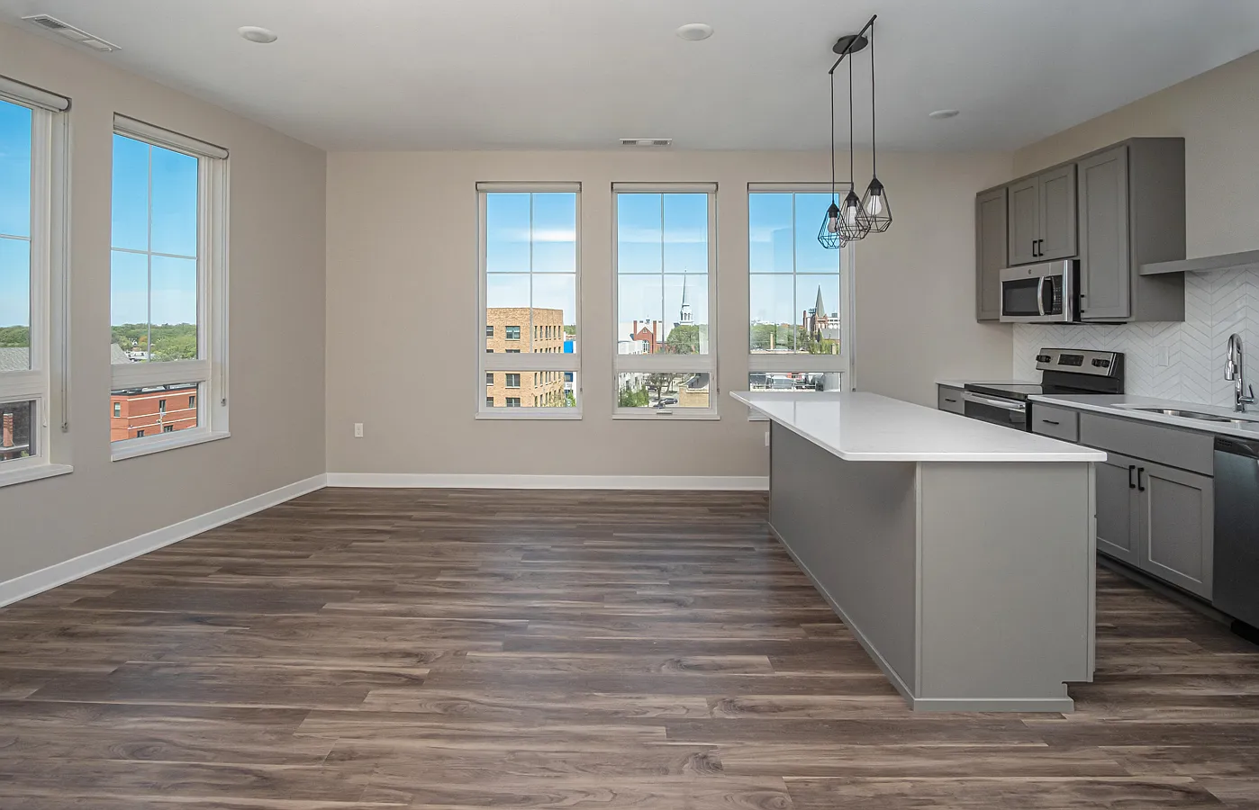 Dillard Apartments — Photo 1