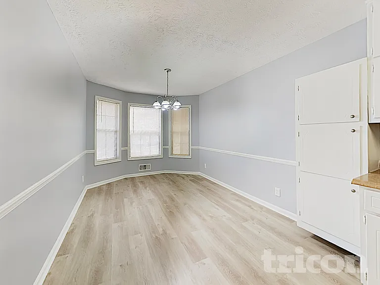 110 Springvalley Way — Photo 7