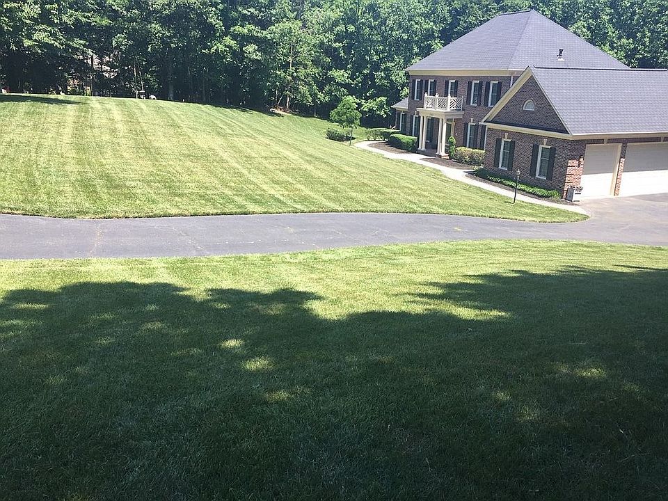 2nd image of 7980 Wembly Pl