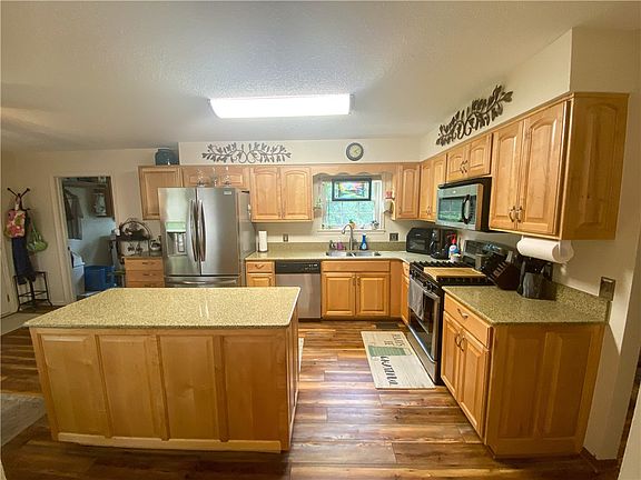 3rd image of 218 Redbud Ln NE