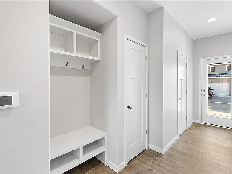 622 Catherine Dr #622 — Photo 2
