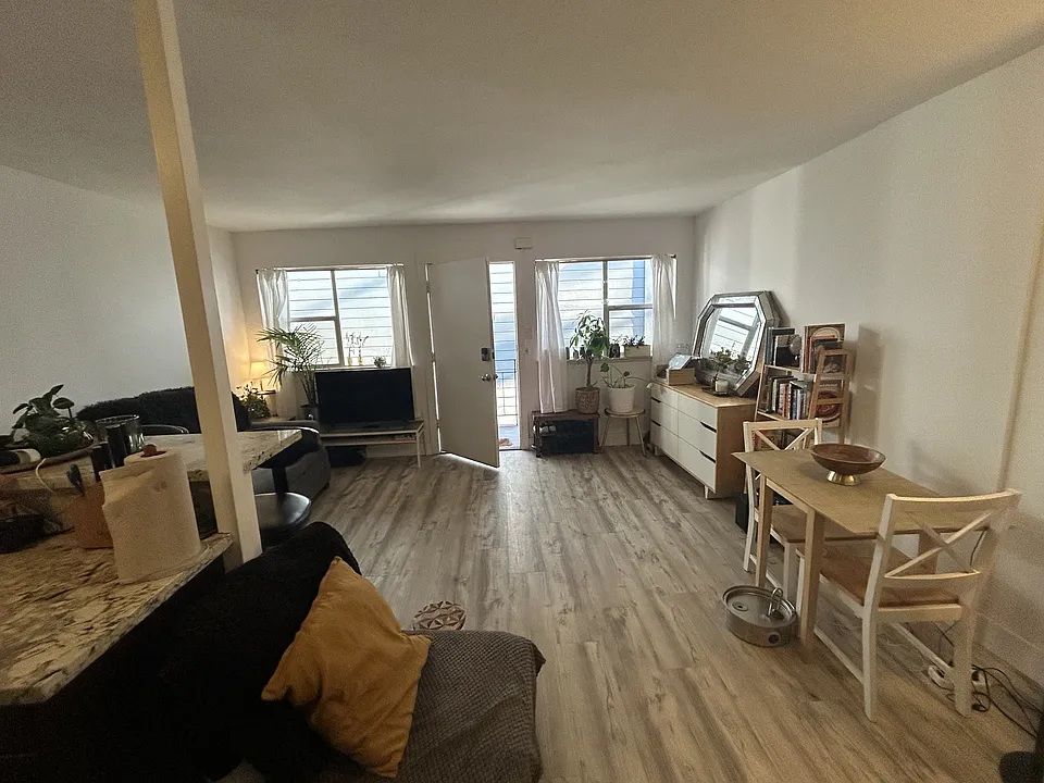 5915 Telegraph Ave #8