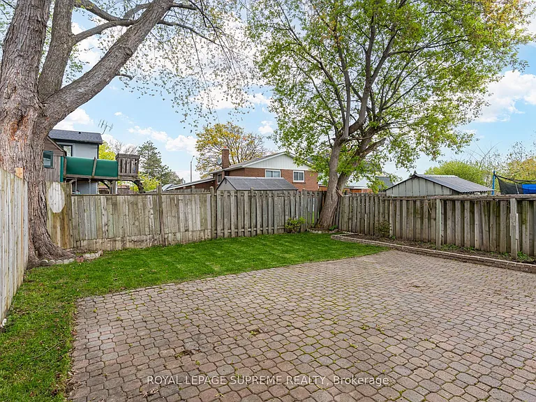 143 Voltarie Cres #UPPER — Photo 28