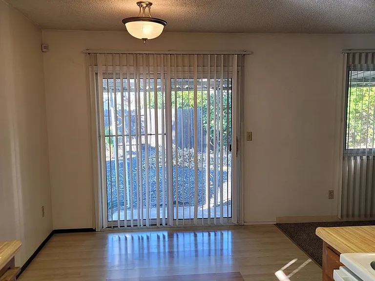 1031 Fallbrook Dr — Photo 3