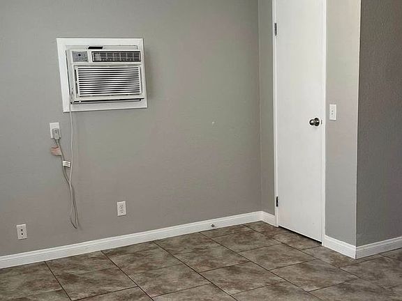 4th image of 305 Eastminister Ct APT E