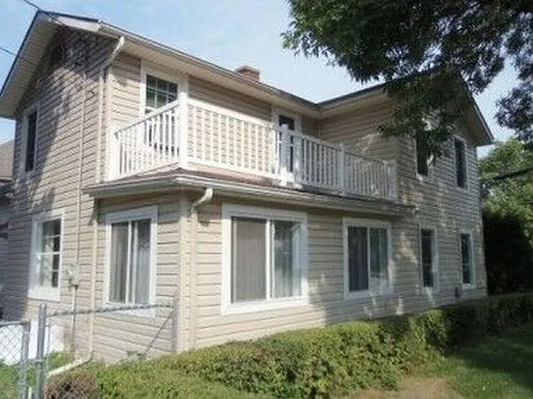 403 W Racine St — Photo 2