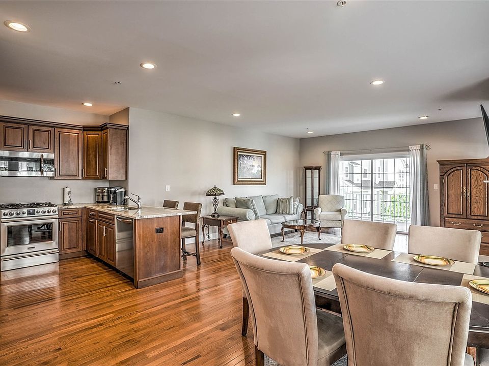 1st image of 46 Halley Dr #46