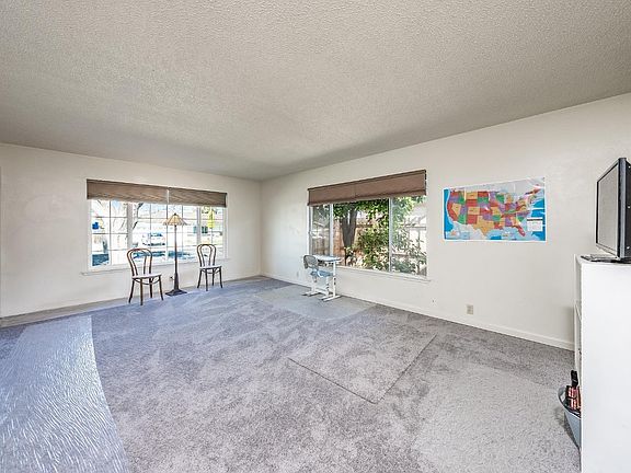 5th image of 2125 Fairmont Dr