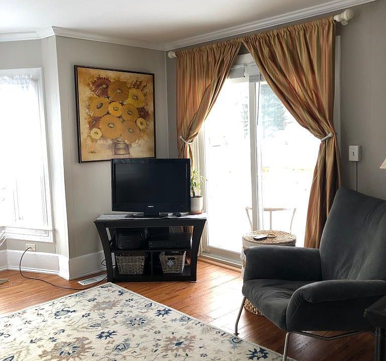 2nd image of 108 Mill St W