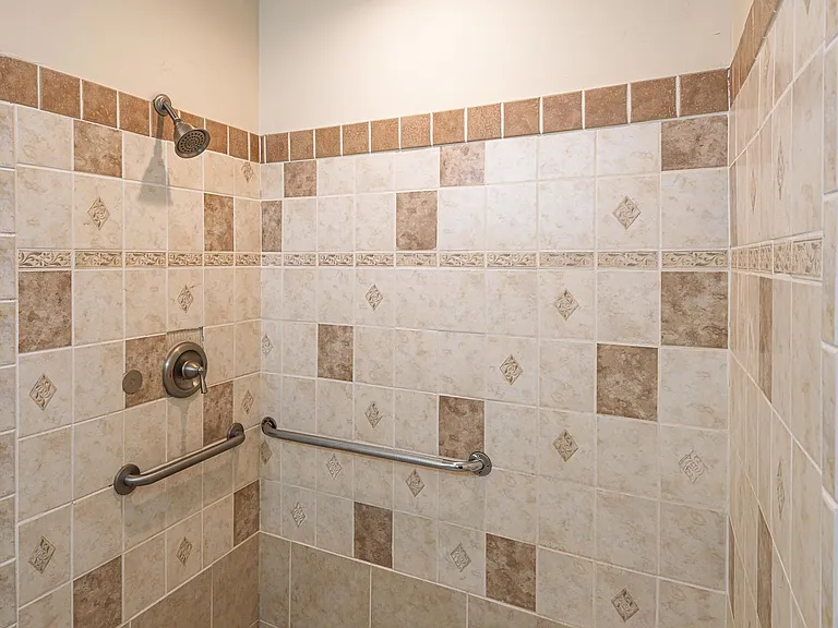 5640 Waterford Ct — Photo 14