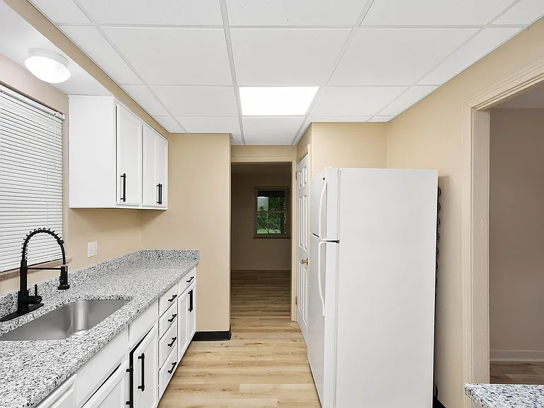 610 Brown Ave — Photo 8