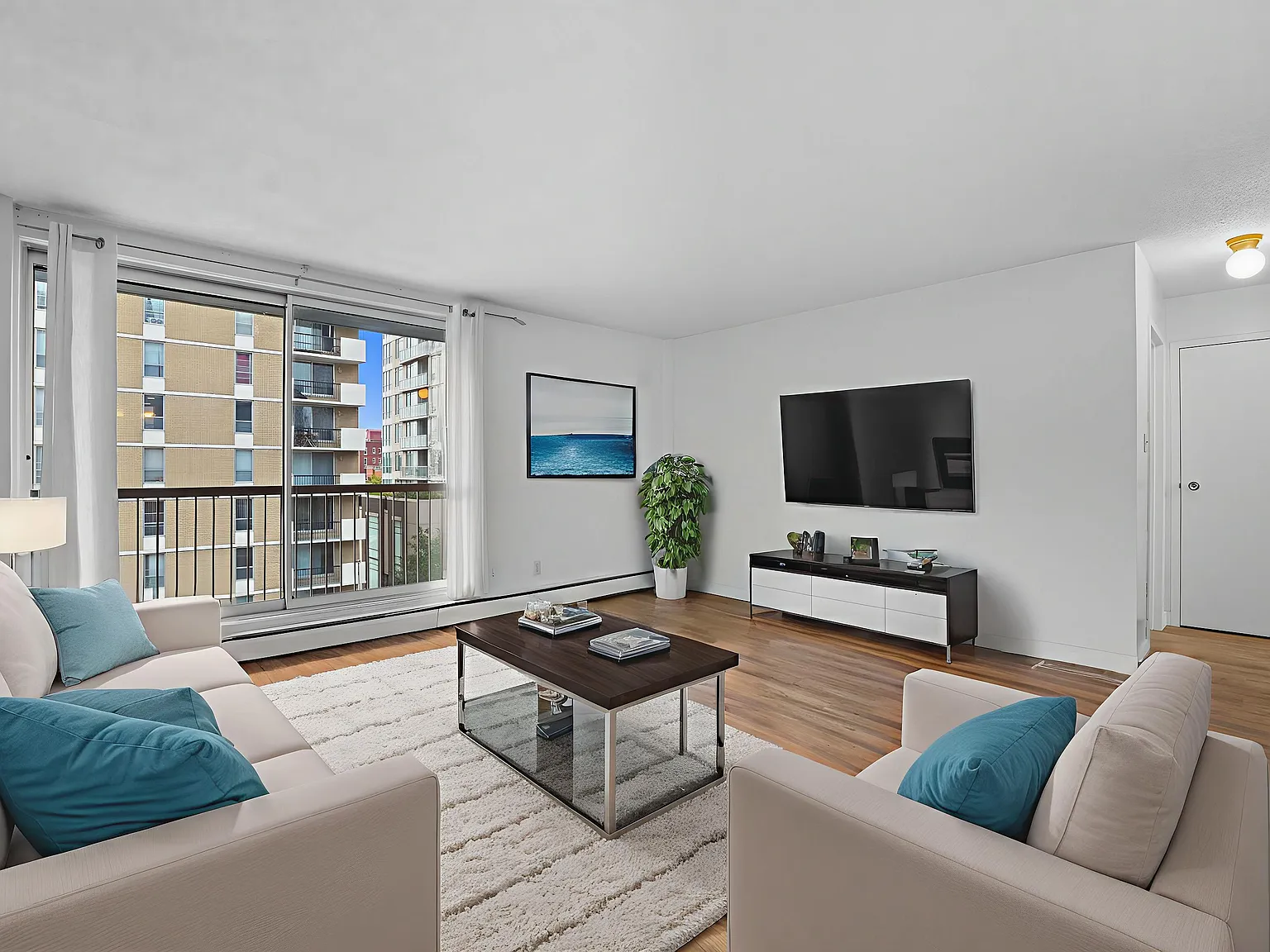 Westbury House Apartments — Photo 3