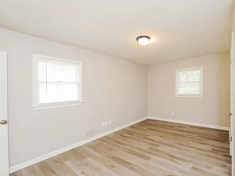 1338 W Stoneybrook Dr — Photo 8