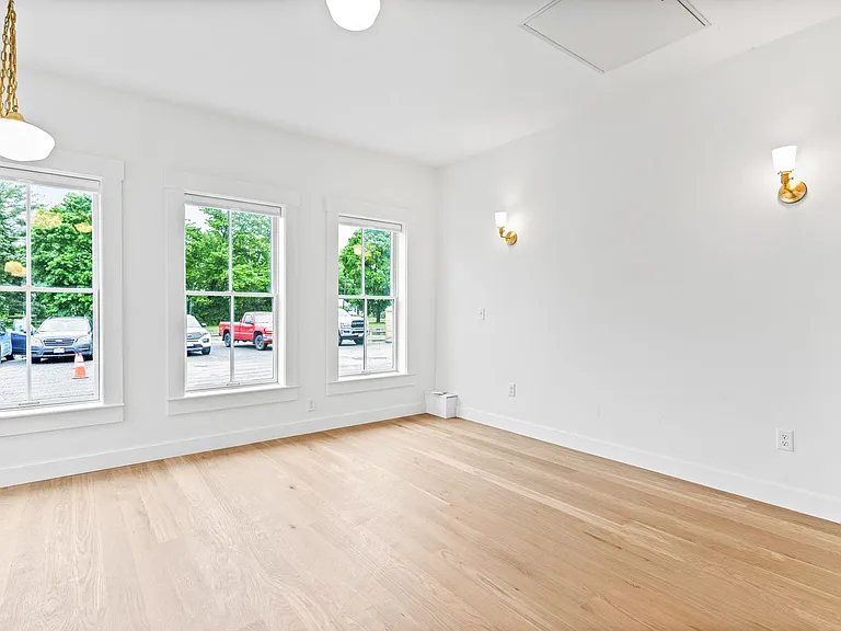 55 Weston Ave — Photo 20