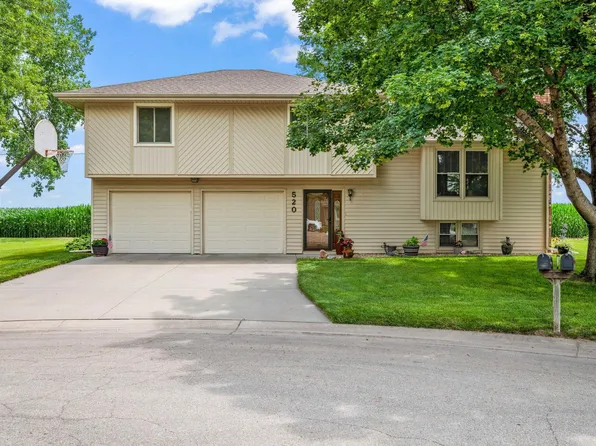 520 Skylab Ct, Silver Lake, KS 66539