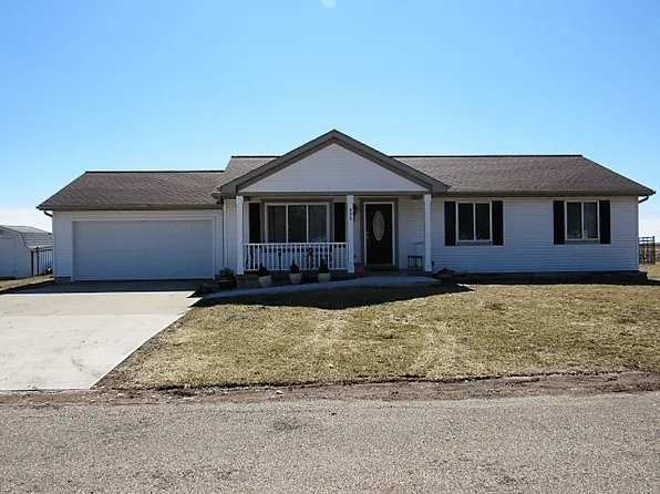 335 Richardson Dr, Weldon, IL 61882