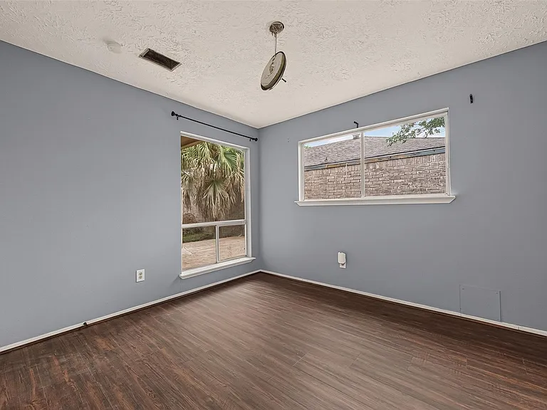 10318 Buffalo Bend Dr — Photo 18