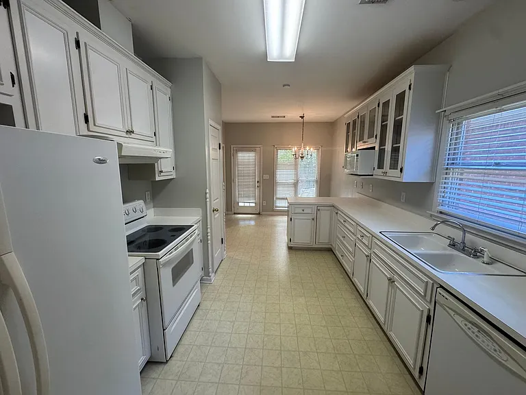 1450 Crenshaw Pl S — Photo 14