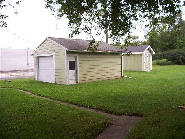 2nd image of 807 Bradish St