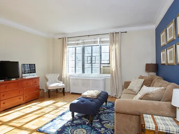 135 East 39th Street image 1 of 9