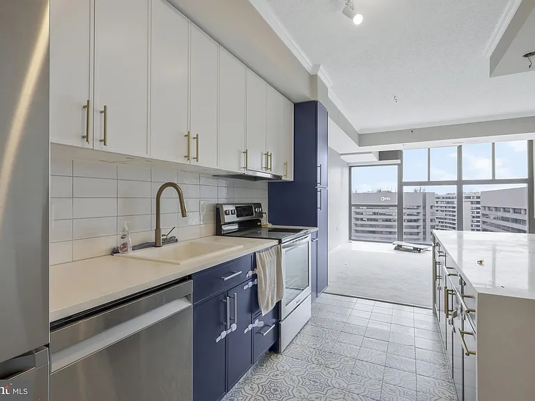 1211 S Eads St #1704 — Photo 9