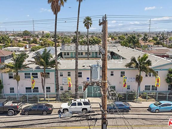 2nd image of 10600 S Inglewood Ave